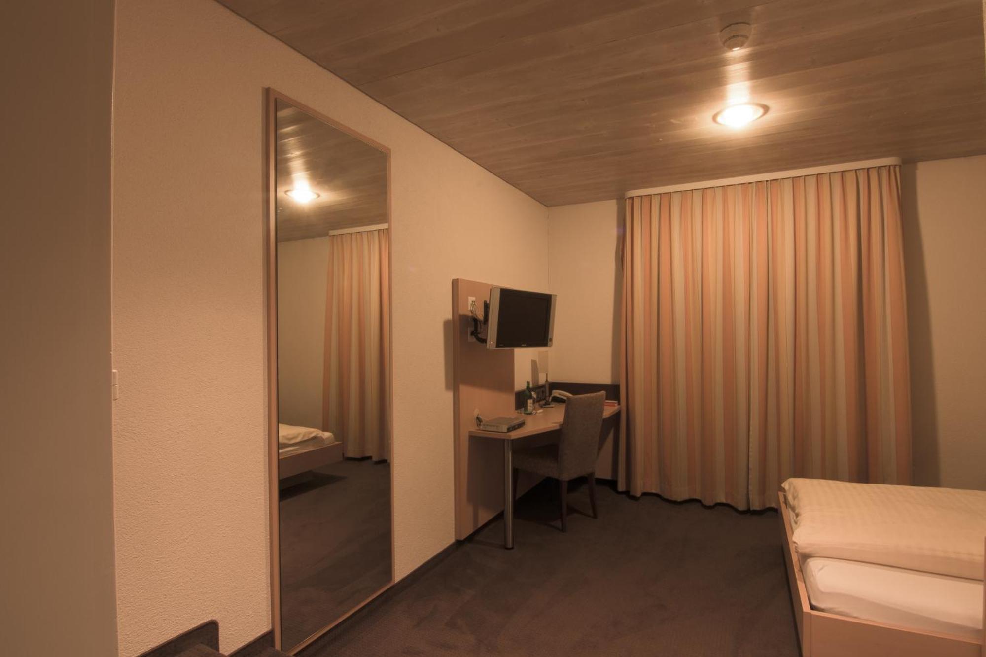 Hotel Zum Goldenen Kreuz Frauenfeld Camera foto